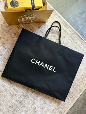 Large CHANEL Beauty Paper Shopping Bag